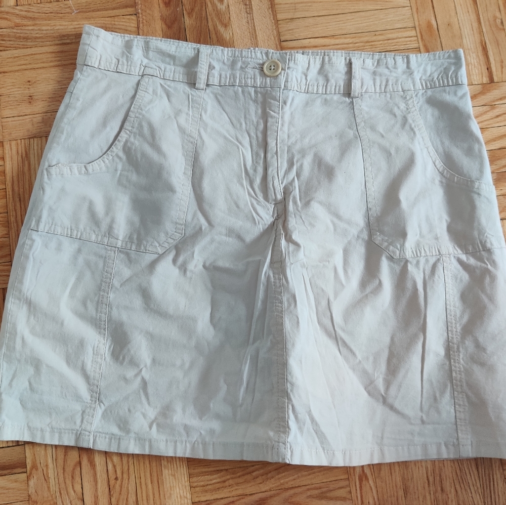 Beige short skirt
